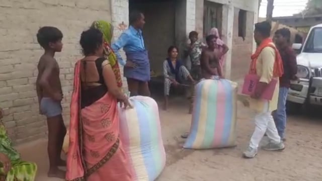 दौलतपुर कसार गांव में गौशालाओं में भूसे की किल्लत को देखते हुए ग्राम प्रधान ने अभियान चलाकर भूसा किया एकत्रित