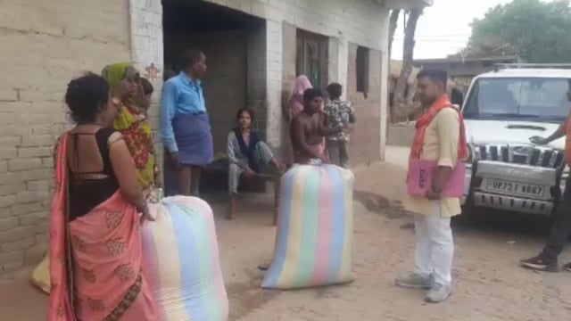 दौलतपुर कसार गांव में गौशालाओं में भूसे की किल्लत को देखते हुए ग्राम प्रधान ने अभियान चलाकर भूसा किया एकत्रित