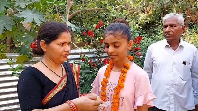सीतापुर की बेटी एकता वर्मा ने हाई स्कूल 2022 की परीक्षा में जिले में पहला स्थान यूपी में पांचवा स्थान प्राप्त किया 