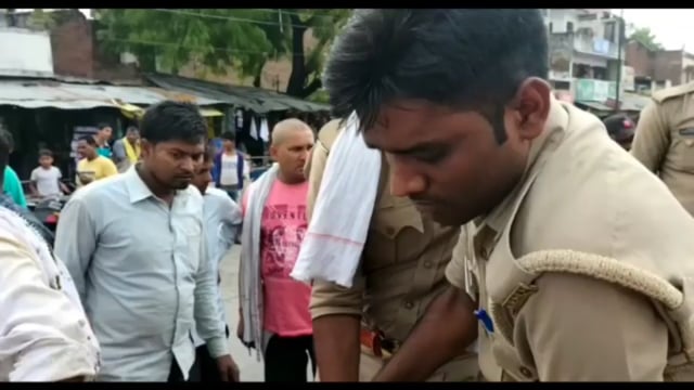 अझुवा में बाइक सवारों को अज्ञात ट्रक ने मारी पीछे से टक्कर, एक की मौत, दो युवक गंभीर रूप से घायल, घायलों का इलाज जारी