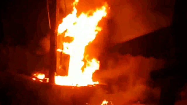 श्रावस्ती के जमुनहा तहसील के सामने रख्खे ट्रांसफार्मर में लगी भीषणआग बत्ती हुई गुल्ल
