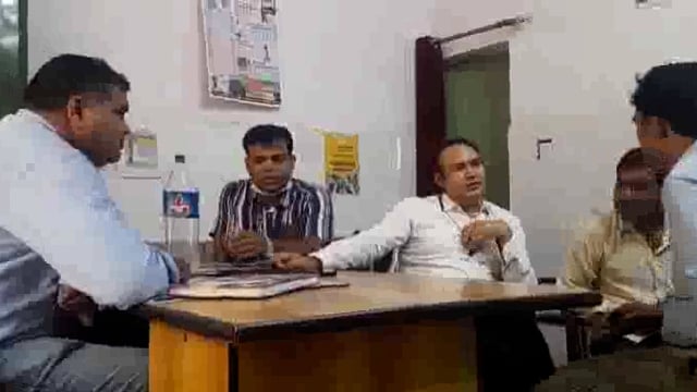 लहरपुर सीएचसी कैम्पस में बने आवास में चोर को चोरी करते समय डॉक्टरो ने पकड़ कर पुलिस के किया हवाले