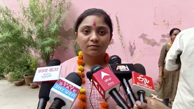 कोमल यादव बनीं इंटरमीडिएट परीक्षा में जिला टॉप छात्रा