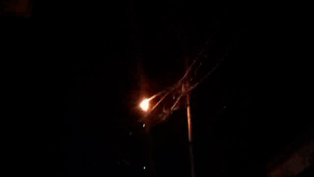 एसडीएम ऑफिस के निकट अचानक जलने लगा एबीसी केबिल सूचना के काफी देर बाद भी नहीं पहुंचे विद्युत कर्मचारी