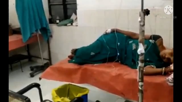 दीवार गिरने से खाना बना रही खजाना गांव की एक महिला जख्मी अस्पताल में  हुआ इलाज