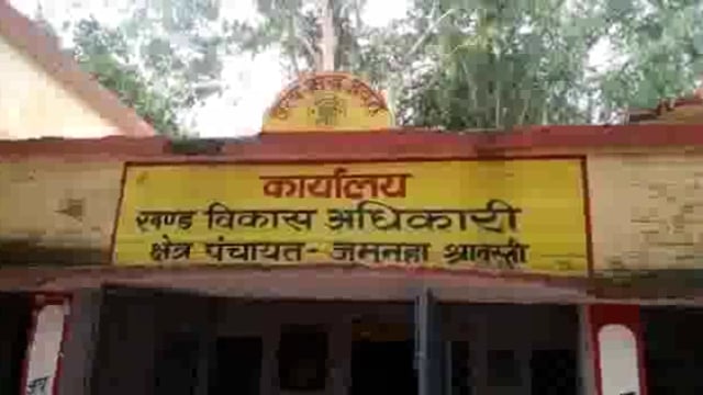 जमुनहा:बुलडोजर पर सवार होकर निकली बादशाह की बारात बनी क्षेत्र में चर्चा का विषय