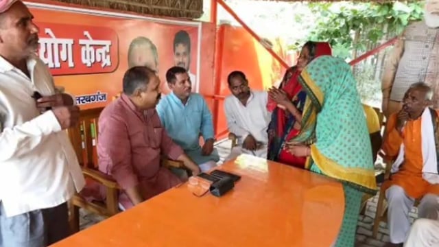 विधायक प्रेम नारायण पांडे ने चौकड़िया सिमरा रघुनाथपुर सहित क्षेत्र के लोगों की सुनी समस्याएं निस्तारण का दिया आश्वासन