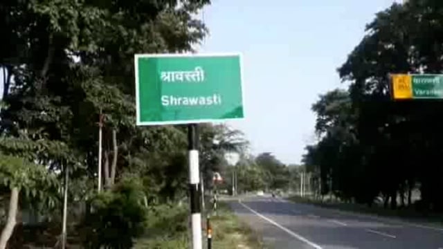 श्रावस्ती के भिनगा क्षेत्र में गरीब के मकान पर चला प्रशासन का बुलडोजर मकान हुआ धराशायी
