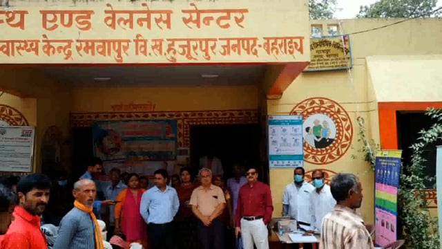 प्रदेश से नामित नोडल डॉक्टर ओपी पांडे एवं मुख्य चिकित्सा अधिकारी बहराइच द्वारा मुख्यमंत्री आरोग्य मेला रमवापुर हुजूरपुर 