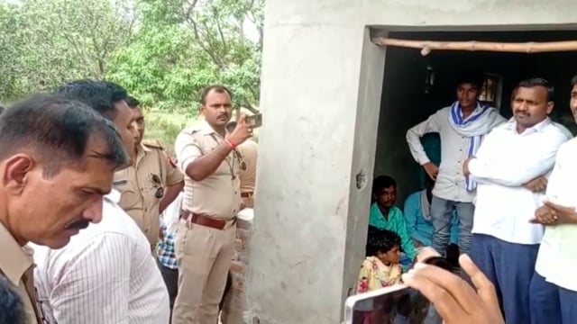 जरवल में प्रार्थना सभा के नाम पर धर्म परिवर्तन का ग्रामीणों ने लगाया आरोप दीया प्रार्थना पत्र पुलिस जांच में जुटी