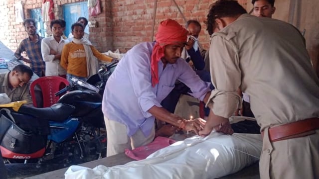 पलटीपुर निवासी अनिल कुमार ने संदिग्ध परिस्थितियों में धन्नी के सहारे फांसी लगाकर की आत्महत्या,परिजनों में मचा कोहराम