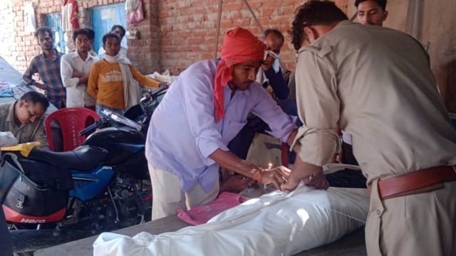 पलटीपुर निवासी अनिल कुमार ने संदिग्ध परिस्थितियों में धन्नी के सहारे फांसी लगाकर की आत्महत्या,परिजनों में मचा कोहराम