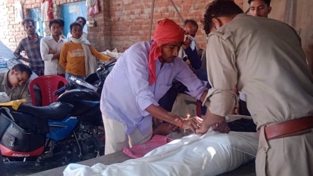 पलटीपुर निवासी अनिल कुमार ने संदिग्ध परिस्थितियों में धन्नी के सहारे फांसी लगाकर की आत्महत्या,परिजनों में मचा कोहराम