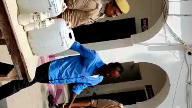 जनपद बहराइच थाना खैरी घाट के पुलिस को मिली बड़ी कामयाबी 60 लीटर अवैध कच्ची शराब के साथ किया गिरफ्तार भेजा गया न्यायालय