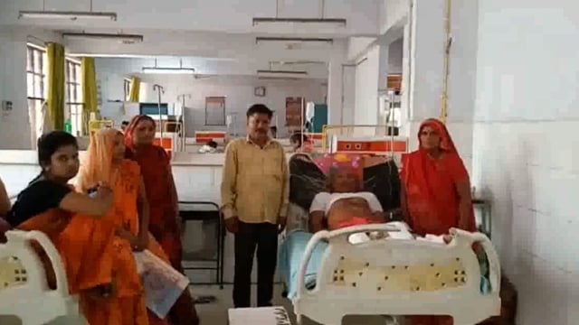 ललितपुर: जमीनी रंजिश में विपक्षी पर मारपीट का आरोप, जिला चिकित्सालय में चल रहा है इलाज