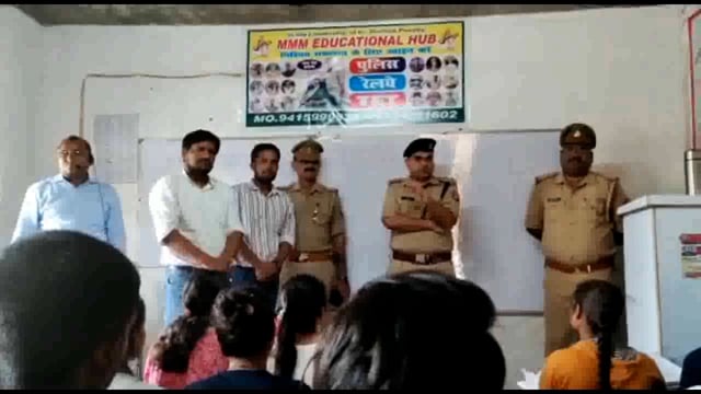 हाईवे स्थित एक एजुकेशन संस्थान में सीओ ने पहुंचकर युवाओं से की बातचीत अग्निवीर योजना के बारे में दी जानकारी