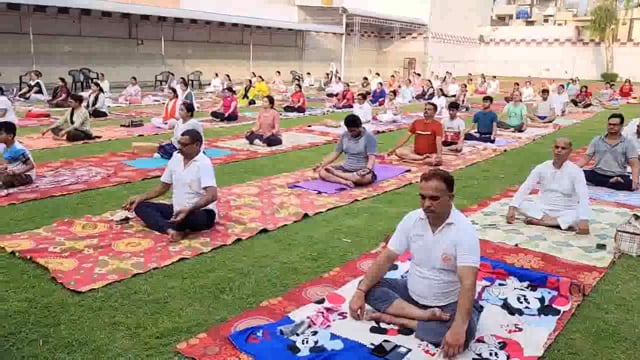 सम्भल: भारत स्वाभिमान ट्रस्ट पतंजलि योगपीठ का चार दिवसीय अंतर्राष्ट्रीय योग दिवस शुरू, योगाचार्य ने कराई योग क्रियाएं 