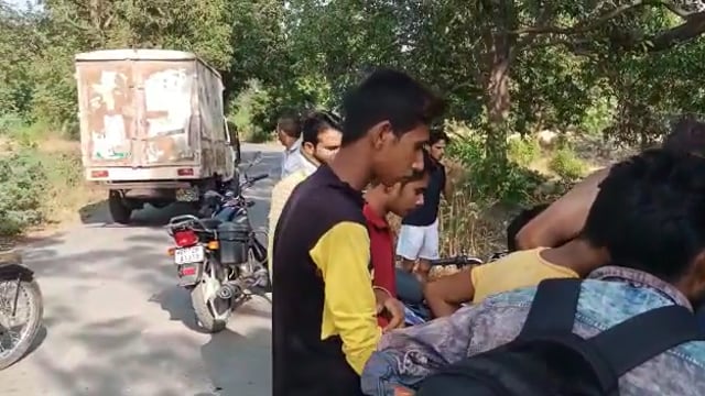 सरखेल पुर के पास हुए सड़क हादसे में घायल युवक की हालत गंभीर जिला अस्पताल रेफर