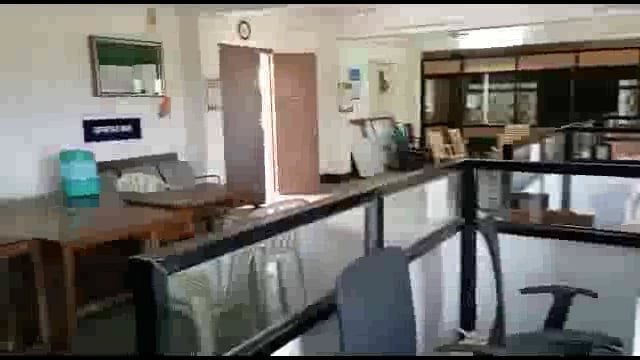 आटपाडीच्या सहाय्यक निबंधक कार्यालयामध्ये विजेची नासाडी कार्यालयीन वेळेत कर्मचारी अदृश्य


