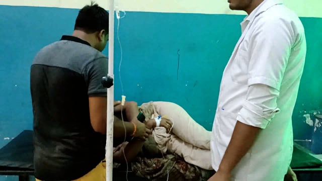 बांदा के पिपरहरी गांव में 11000 वोल्टेज करंट की चपेट में आई महिला हालत नाजुक जिला अस्पताल में भर्ती रिफर किया डॉक्टर ने