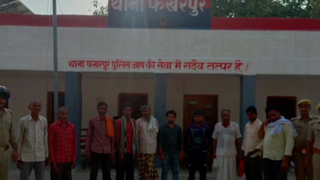 फखरपुर पुलिस ने शांति व्यवस्था भंग करने के मामले में 10 अभियुक्त को किया गिरफ्तार भेजा न्यायालय