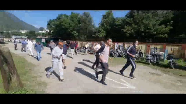 उत्तरकाशी 
विश्व योग दिवस एवं फिट भारत अभियान के तहत मनेरा स्टेडियम से रन फार योग मैराथन दौड को जिलाधिकारी अभिषेक रूहेला