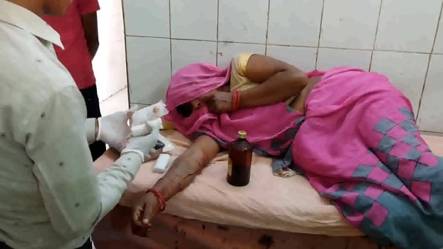 सीतापुर के गोविंदापुर में मामूली विवाद में दो पक्षों में विवाद एक महिला गभीर रूप से घायल CHC में भर्ती थाने में दी तहरीर