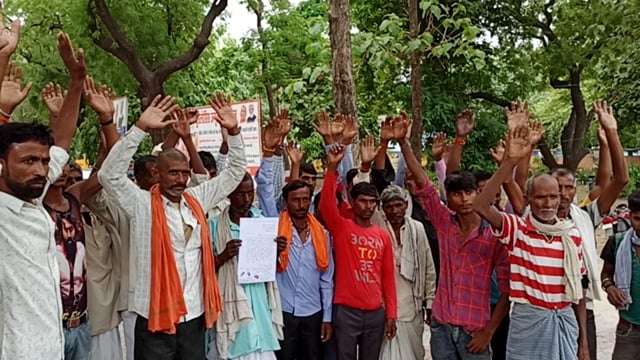 पट्टी कमालपुर गांव के ग्रामीणों ने गांव में विकास ना होने को लेकर किया प्रदर्शन