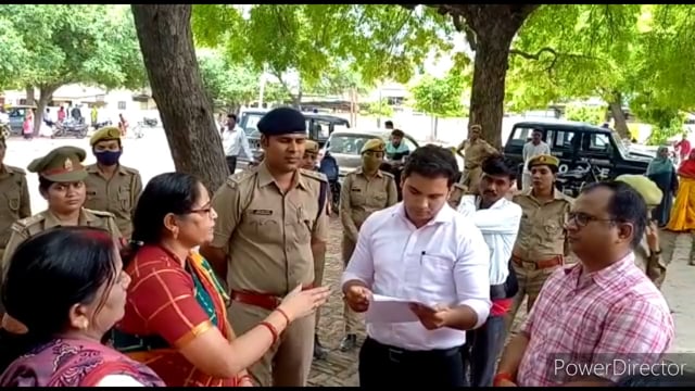 मंझनपुर ब्लॉक पहुंचकर आंगनबाड़ी कार्यकत्रियों ने दिया ज्ञापन