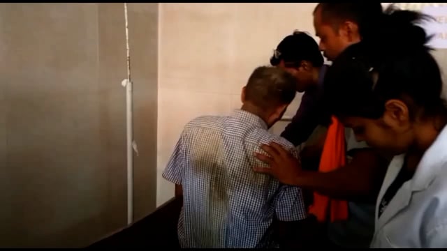 हाईवे पर मनवा गांव के निकट ई रिक्शा में एक कार ने पीछे से मारी टक्कर दो हुए घायल सीएचसी सिधौली में भर्ती