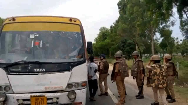 भारत बंद को रोकने के चलते प्रशासन ने कमलापुर अटरिया सिधौली में पुलिस रही तैनात चप्पे-चप्पे पर की निगरानी