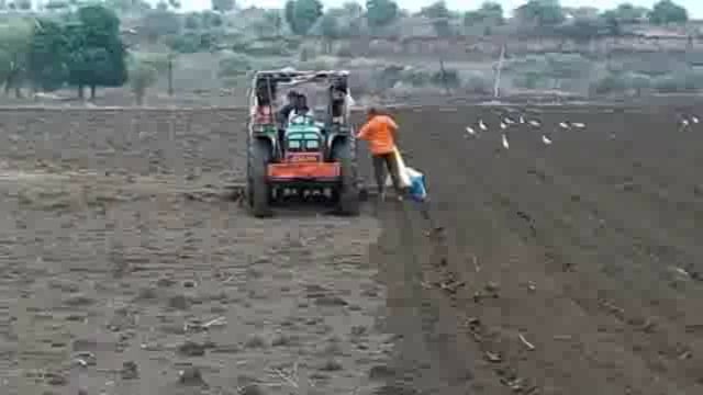 तालुक्यात काही ठिकाणी पेरणीला सुरुवात तर काही ठिकाणी शेतकरी मोठ्या पावसाच्या प्रतीक्षेत