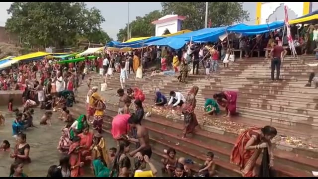 शक्तिपीठ कड़ा धाम में आषाढ़ मेले में मां के दर्शन पूजन के लिए भक्तों की उमड़ी भारी भीड़, कड़ा धाम पुलिस रही मुस्तैद