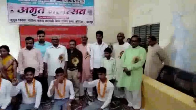 लहरपुर में सरस्वती विद्या मंदिर इंटर कॉलेज में,हाईस्कूल और इंटरमीडिएट की परीक्षा के मेधावियों सम्मानित किया गया।