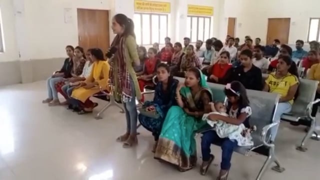 महोली ब्लाक सभागार में पंचायत मित्रों की हुई आवश्यक बैठक, दिए गए निर्देश...