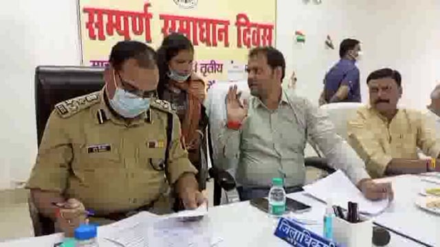 किसानों की फसलों को बचाने के लिए डीएम अनुज सिंह हुए सख्त, गोवंश को छुट्टा छोड़ा तो दर्ज होगा मुकदमा...
