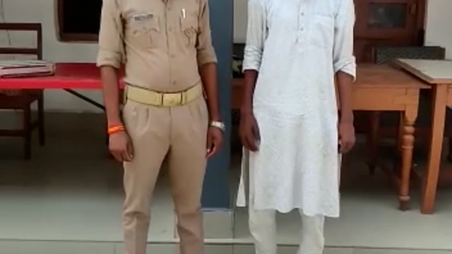 फखरपुर पुलिस ने नाबालिक से छेड़छाड़ मामले में फरार आरोपी को किया गिरफ्तार भेजा जेल