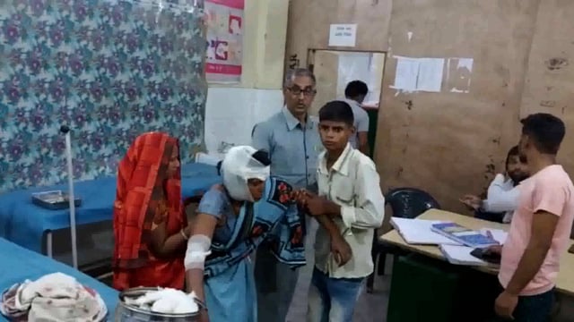 ikauna: अज्ञात बाइक सवार की ठोकर से  2 लोग हुए गंभीर रूप से घायल स्थानीय लोगों ने इलाज के लिए पहुंचाया अस्पताल