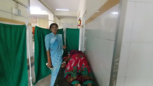 बांदा अशोक लाट में अनशन कर रही महिला की हालत बिगड़ी अस्पताल में कराया गया भर्ती