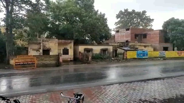 बहराइच ब्रेकिंग तेज धूप के बीच लोगों को मिली राहत पयागपुर में दोपहर से हुई तेज बारिश
