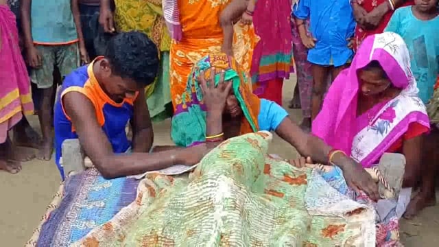 कजरी बहियार में मखाना के खेत में चल रहे मोटर से करंट लगने पर एक शख्स की हुई मौत परिजनों में मचा कोहराम