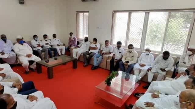 राष्ट्रवादीचे प्रदेश अध्यक्ष जयंत पाटील यांच्या दौऱ्याच्यानिमित्ताने लातूर येथील विश्रामगृह येथे आढावा बैठक