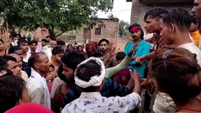 फखरपुर में शादी में खाना कम पड़ने पर बराती व धराती आपस में भिड़े जमकर हुई मारपीट चली कुर्सियां