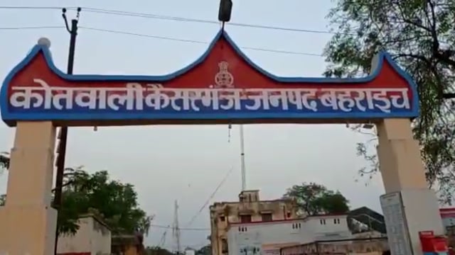 बहराइच फांसी के फंदे से लटकता मिला महिला का शव इलाके में फैली सनसनी