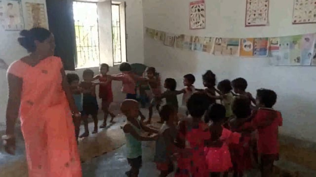 ikauna: आंगनबाड़ी केंद्र पर खेल के माध्यम से मासूम बच्चों को दी जा रही शिक्षा