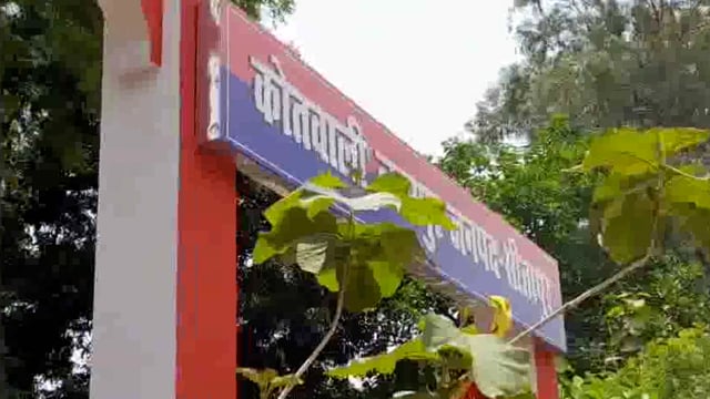 लहरपुर नगर पुलिस चौकी के सामने मंदिर में हुई चोरी, चोरों ने पुलिस को दी चुनौती,चोरी होने से पुलिस की हो रही किरकिरी