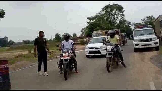 अवैध शराब की टोह मे पुलिस ने चेकपोस्ट पर चलाया सघन जाँच अभियान।