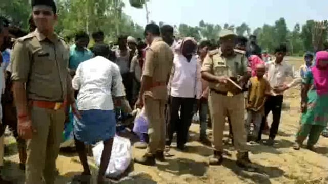 बिजली के टूटे पड़े तार की चपेट में आने से एक किशोर की मौत अन्य दो घायल।