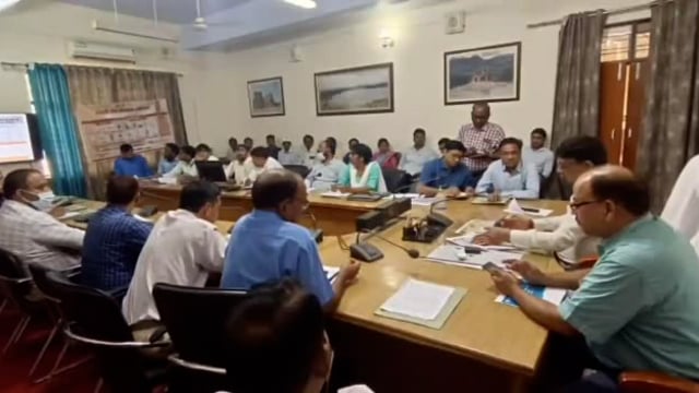 महोबा: डीएम की अध्यक्षता में जिला स्वास्थ्य समिति एवं संचारी रोग नियंत्रण अभियान की बैठक आयोजित