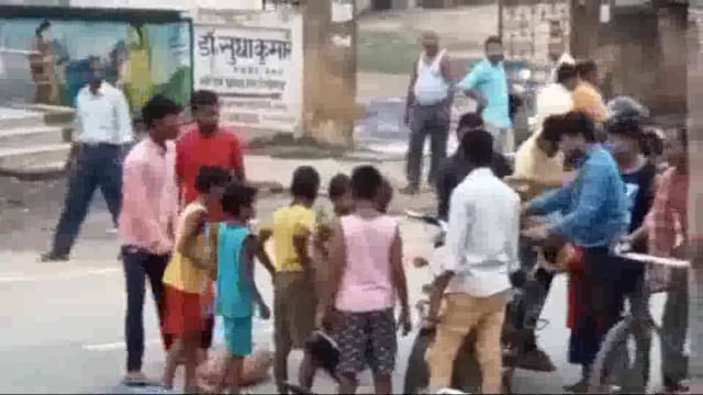 अमरपुर पानी टंकी के समीप ऑटो की टक्कर से 3 बच्चे सहित चार लोग जख्मी